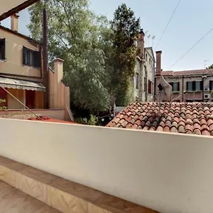 Traditional With Terrace Venecia